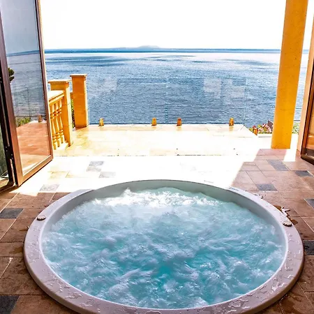 Spektakulaere Sea Front Holiday home
