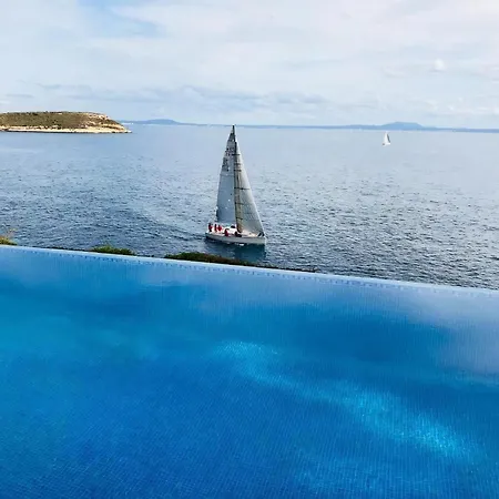 Spektakulaere Sea Front Holiday home *