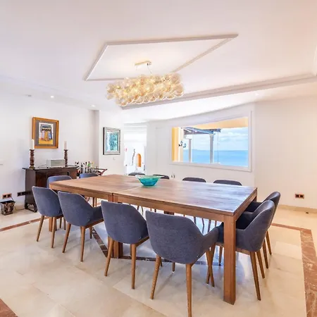 Spektakulaere Sea Front Holiday home